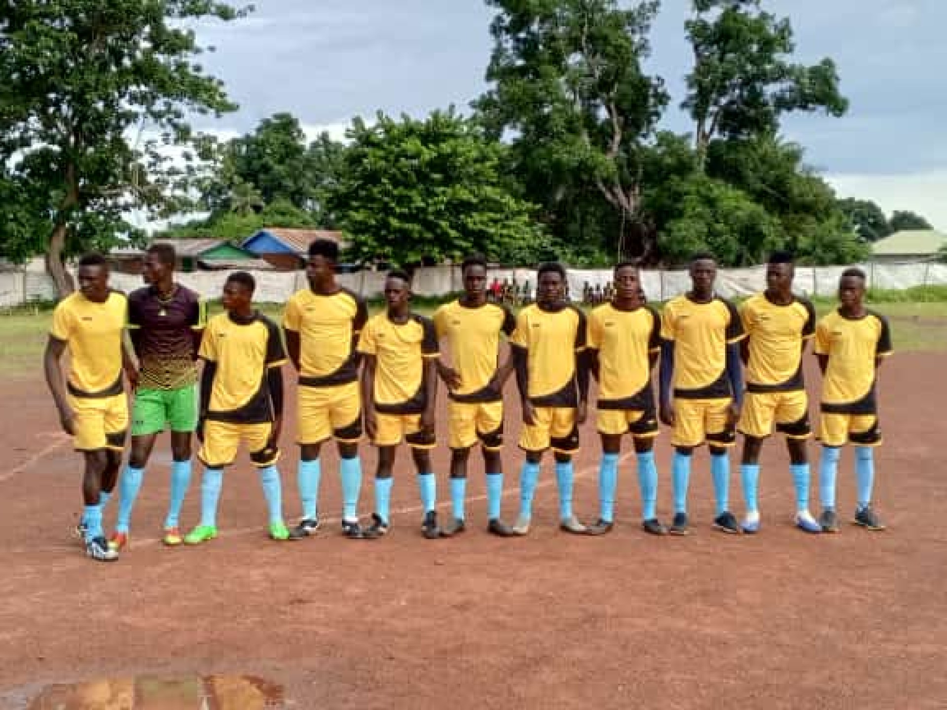 Die Fußballmannschaft vom Impact Village