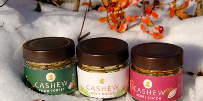 Drei Gläschen mit verschiedenen Vashewmus von Climate Nuts