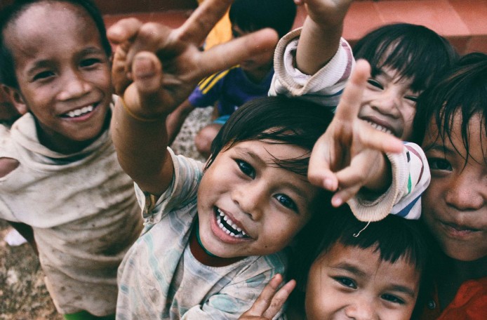 Lachende Kinder durch unseren Partner World Future Council