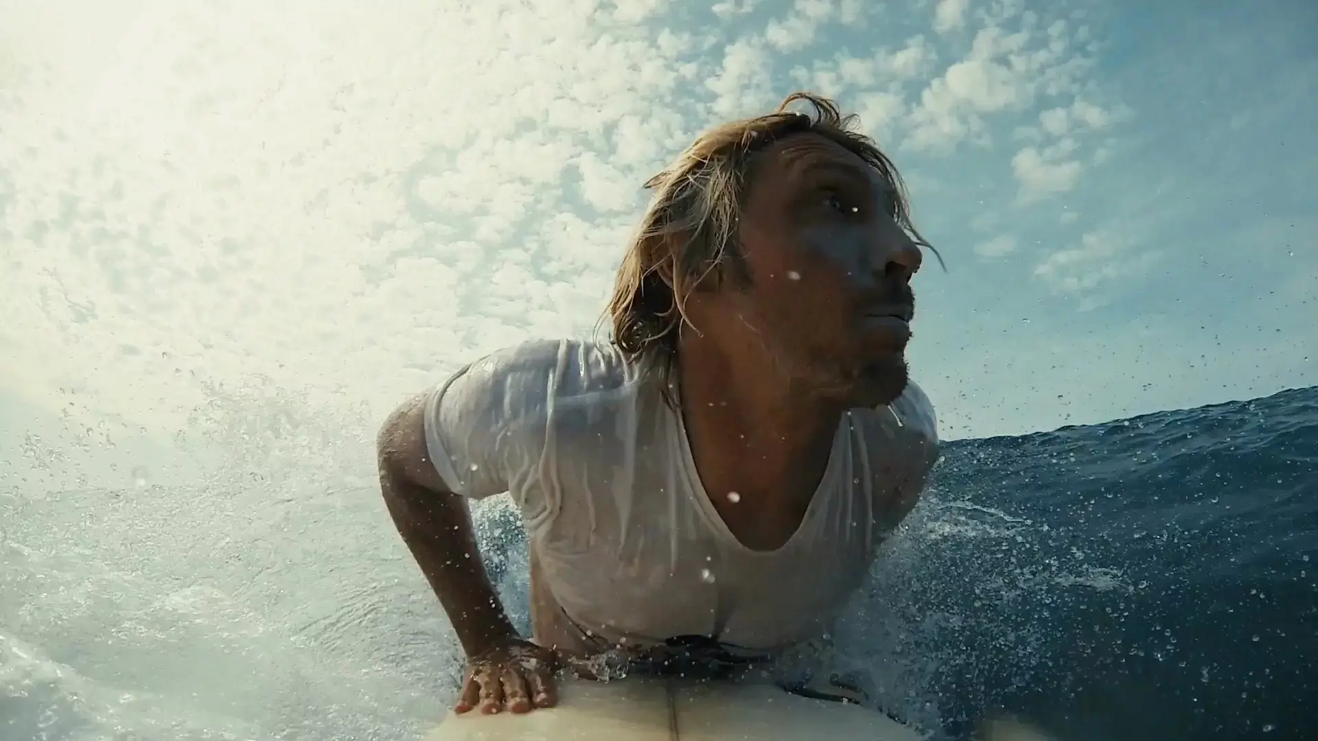 Video-Placeholder: Surfer im Wasser - SCHOKOLADENSEITE.net INTERNETAGENTUR