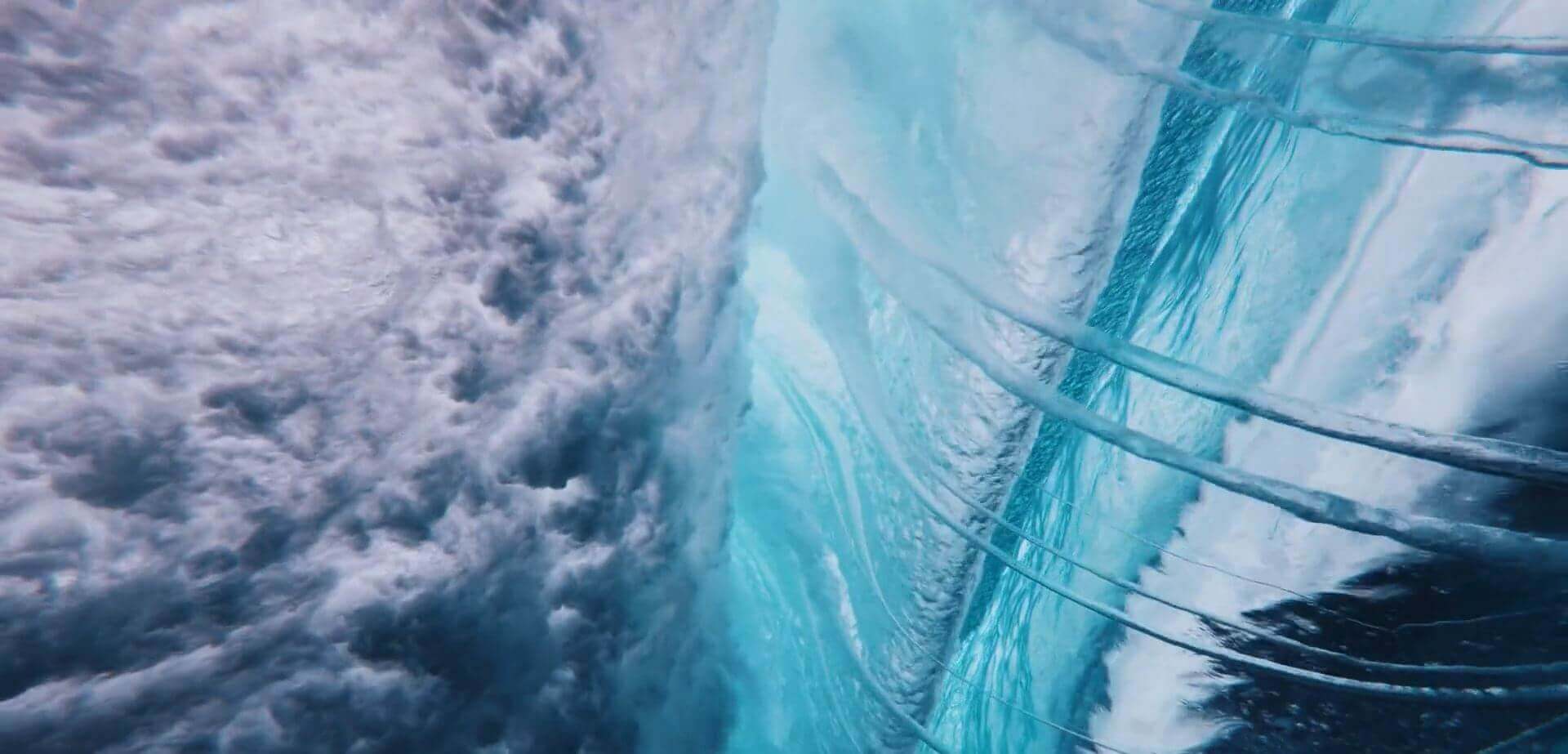 Foto einer sich brechende Welle im Meer